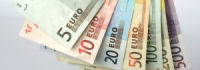 Geldscheine hängen an der Leine ©Panthermedia/Meseritsch H.